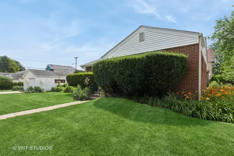 Exterior - 1401 S 6th Ave, Des Plaines, IL 60018 photo 2 of 5