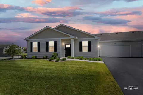 1028 Crestview Ln, Pingree Grove, IL 60140