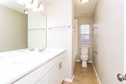 Bath - 625 Deames St, Plano, IL 60545 photo 1 of 1