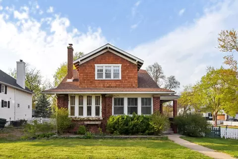 200 W Russell St, Barrington, IL 60010