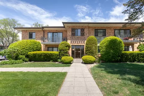 1033 Busse Hwy #1D, Park Ridge, IL 60068