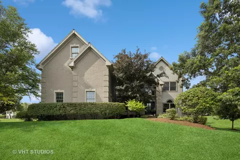 1601 Bobolink Cir, Woodstock, IL 60098