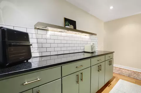 Kitchen - 40 E 9th St #716, Chicago, IL 60605 photo 4 of 4