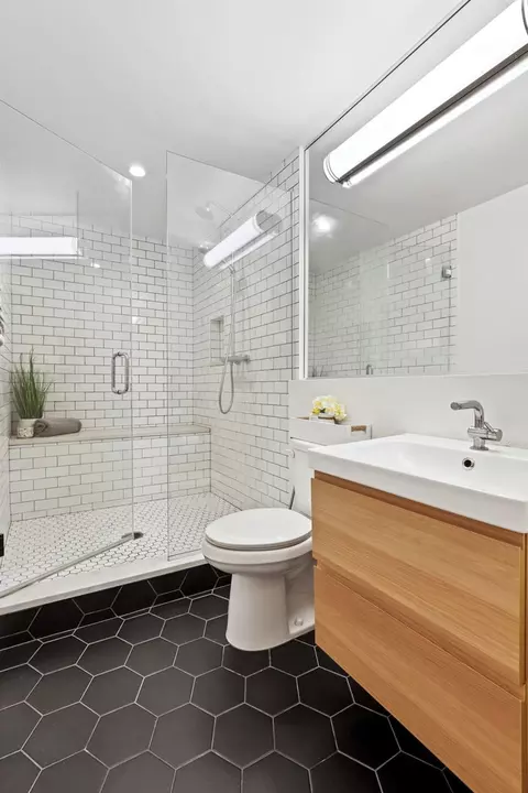 Bath - 40 E 9th St #716, Chicago, IL 60605 photo 3 of 5