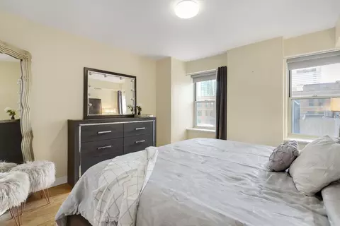 Bedroom - 40 E 9th St #716, Chicago, IL 60605 photo 4 of 6