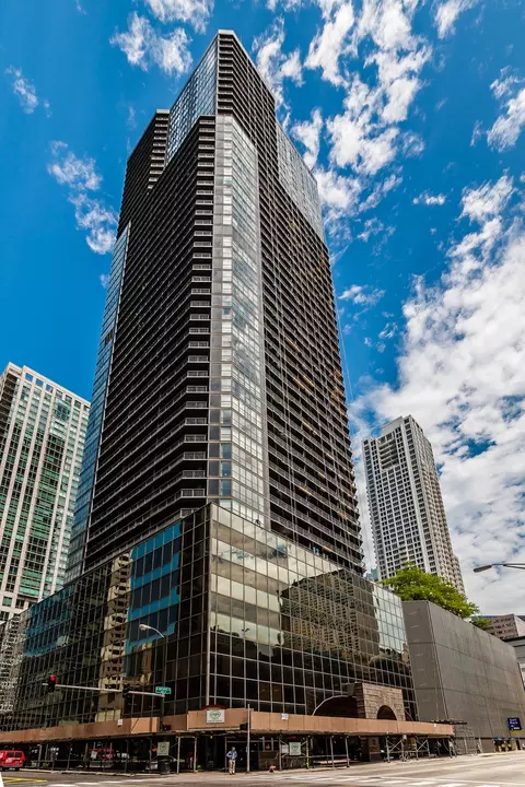 10 E Ontario St #2011, Chicago, IL 60611