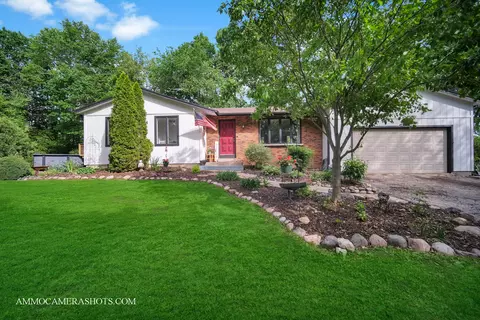25 Coy Park Dr, Newark, IL 60541