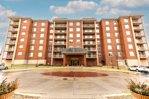 8340 Callie Ave #608, Morton Grove, IL 60053