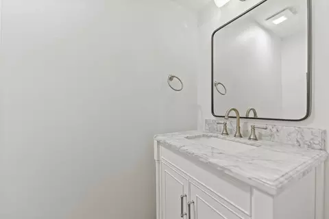 Bath - 837 Heatherbrook Ct, Wheaton, IL 60189 photo 1 of 2