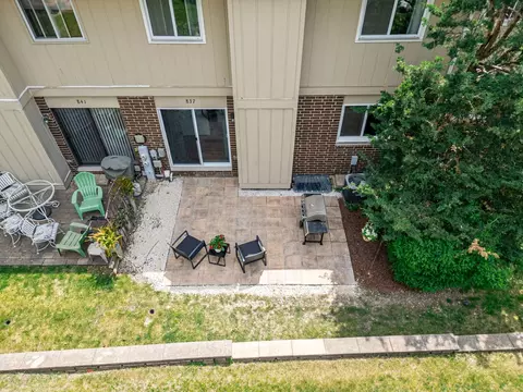 Exterior - 837 Heatherbrook Ct, Wheaton, IL 60189 photo 3 of 3