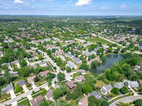 View/Area - 837 Heatherbrook Ct, Wheaton, IL 60189 photo 7 of 7