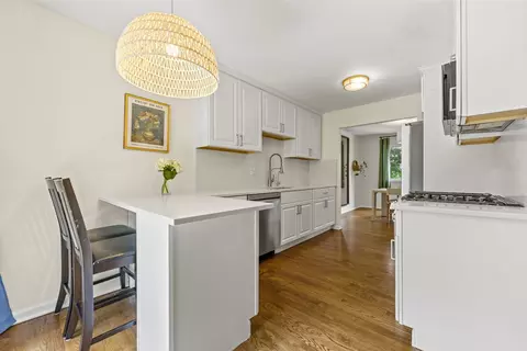 Kitchen - 837 Heatherbrook Ct, Wheaton, IL 60189 photo 3 of 4