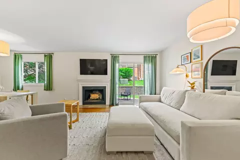 Living - 837 Heatherbrook Ct, Wheaton, IL 60189 photo 2 of 2