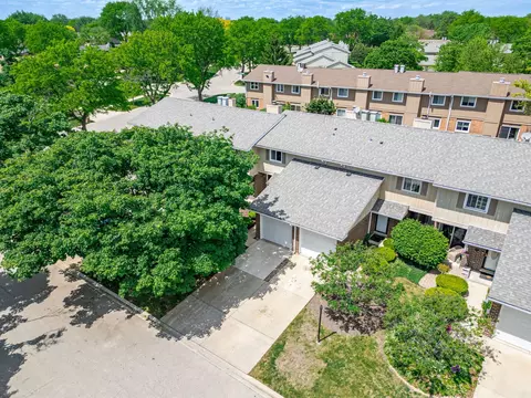 View/Area - 837 Heatherbrook Ct, Wheaton, IL 60189 photo 1 of 7