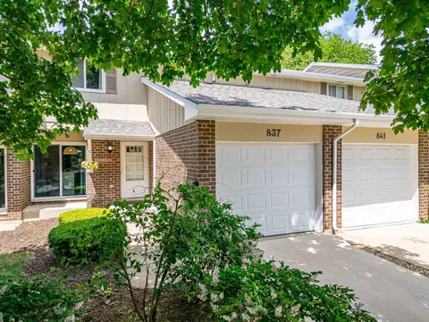 837 Heatherbrook Ct, Wheaton, IL 60189