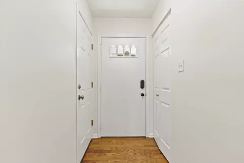 Entry Way - 837 Heatherbrook Ct, Wheaton, IL 60189 photo 1 of 1