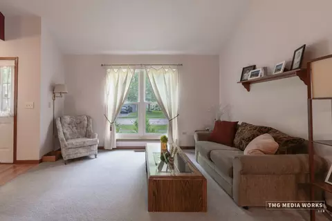 680 Maple Trl, Bolingbrook, IL 60490 photo 7