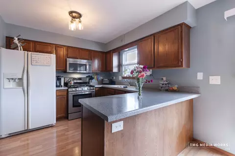 680 Maple Trl, Bolingbrook, IL 60490 photo 9