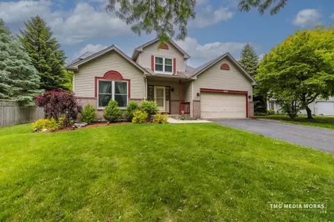 680 Maple Trl, Bolingbrook, IL 60490