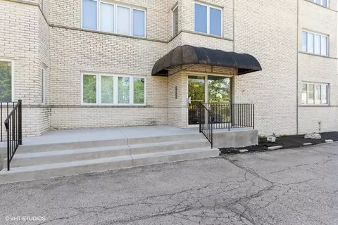 941 N Northwest Hwy #1A, Park Ridge, IL 60068
