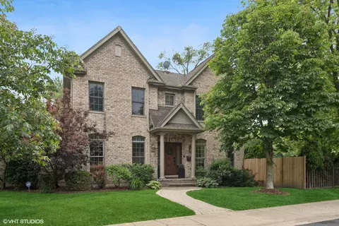 42 Lincoln St, Glenview, IL 60025