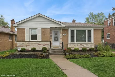 1441 Kemman Ave, La Grange Park, IL 60526