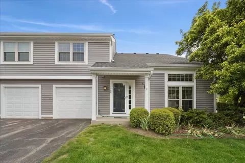 1242 N Knollwood Dr #1242, Palatine, IL 60067