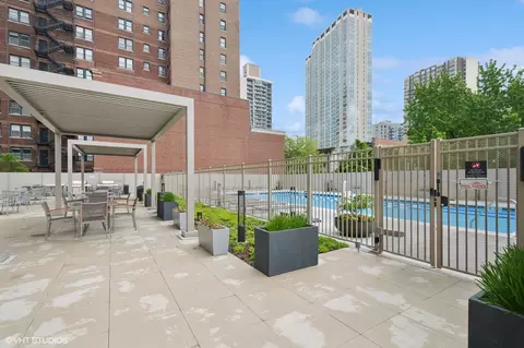 555 W Cornelia Ave #409, Chicago, IL 60657