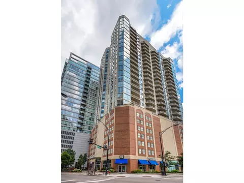 645 N Kingsbury St #1307, Chicago, IL 60610