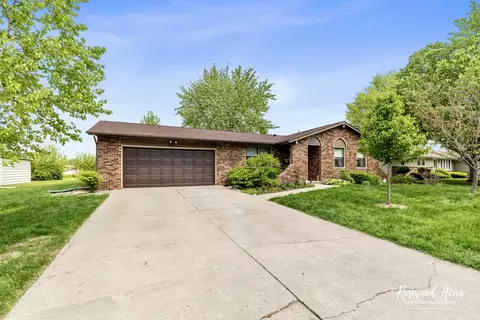 857 Edwin Dr, Bourbonnais, IL 60914 photo 2