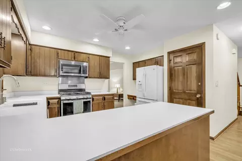 659 Brighton Dr, Wheaton, IL 60189 photo 8