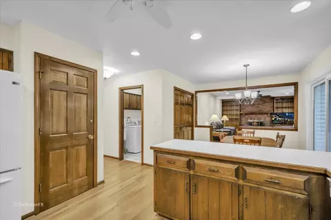 659 Brighton Dr, Wheaton, IL 60189 photo 9