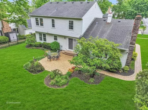 659 Brighton Dr, Wheaton, IL 60189 photo 2