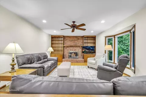 659 Brighton Dr, Wheaton, IL 60189 photo 14