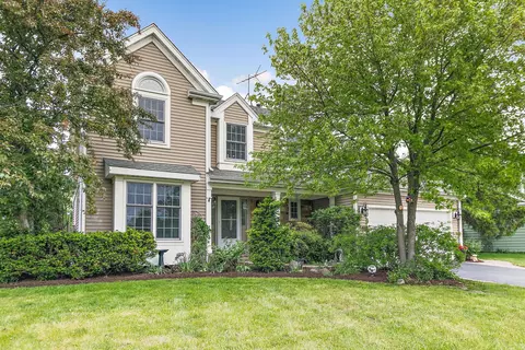 112 Thompson Blvd, Buffalo Grove, IL 60089