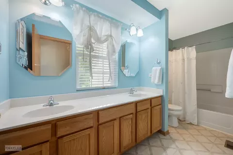 155 Eisenhower Dr, Oswego, IL 60543 photo 24