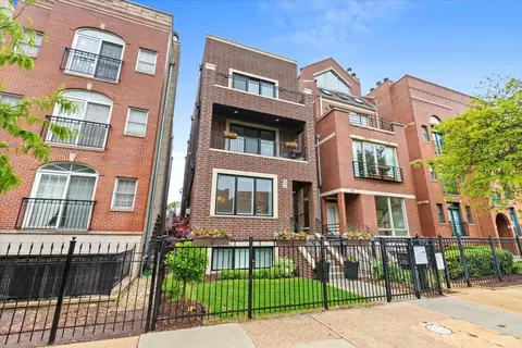 1922 W Belmont Ave #1, Chicago, IL 60657