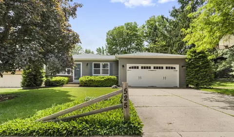 525 Franklin Dr, South Elgin, IL 60177