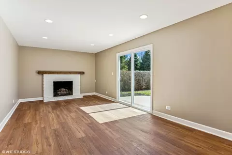 Living - 2028 Creekside Dr, Wheaton, IL 60189 photo 4 of 6