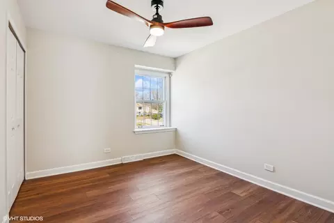 Bedroom - 2028 Creekside Dr, Wheaton, IL 60189 photo 3 of 4
