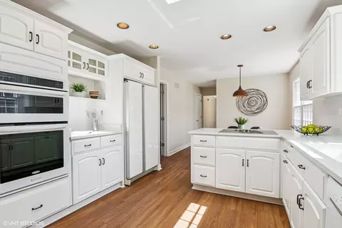 Kitchen - 2028 Creekside Dr, Wheaton, IL 60189 photo 2 of 3