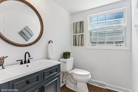 Bath - 2028 Creekside Dr, Wheaton, IL 60189 photo 1 of 3