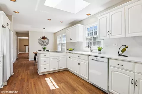 Kitchen - 2028 Creekside Dr, Wheaton, IL 60189 photo 3 of 3