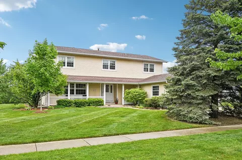 450 Banbury Ave, Elk Grove Village, IL 60007