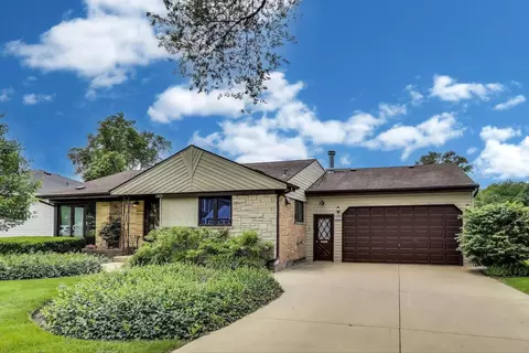 828 N Fernandez Ave, Arlington Heights, IL 60004