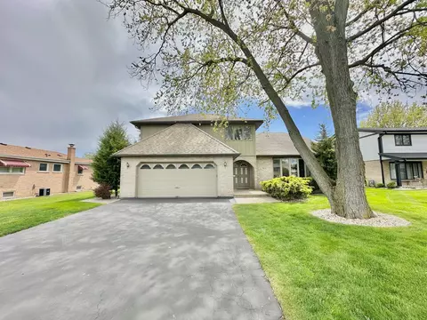 7833 W 100th Pl, Palos Hills, IL 60465