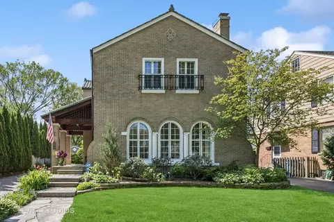 2037 Highland Ave, Wilmette, IL 60091