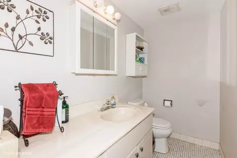 Bath - 214 E Bailey Rd #J, Naperville, IL 60565 photo 1 of 2