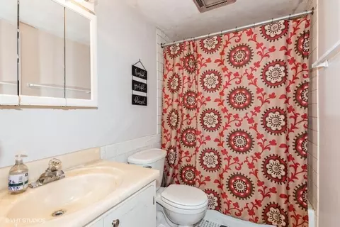 Bath - 214 E Bailey Rd #J, Naperville, IL 60565 photo 2 of 2