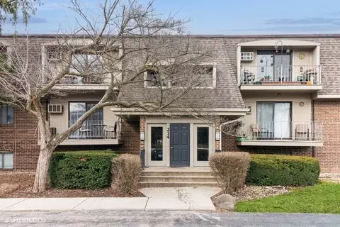 214 E Bailey Rd #J, Naperville, IL 60565